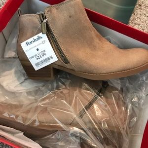 Carlos Santana tan booties. NWT.